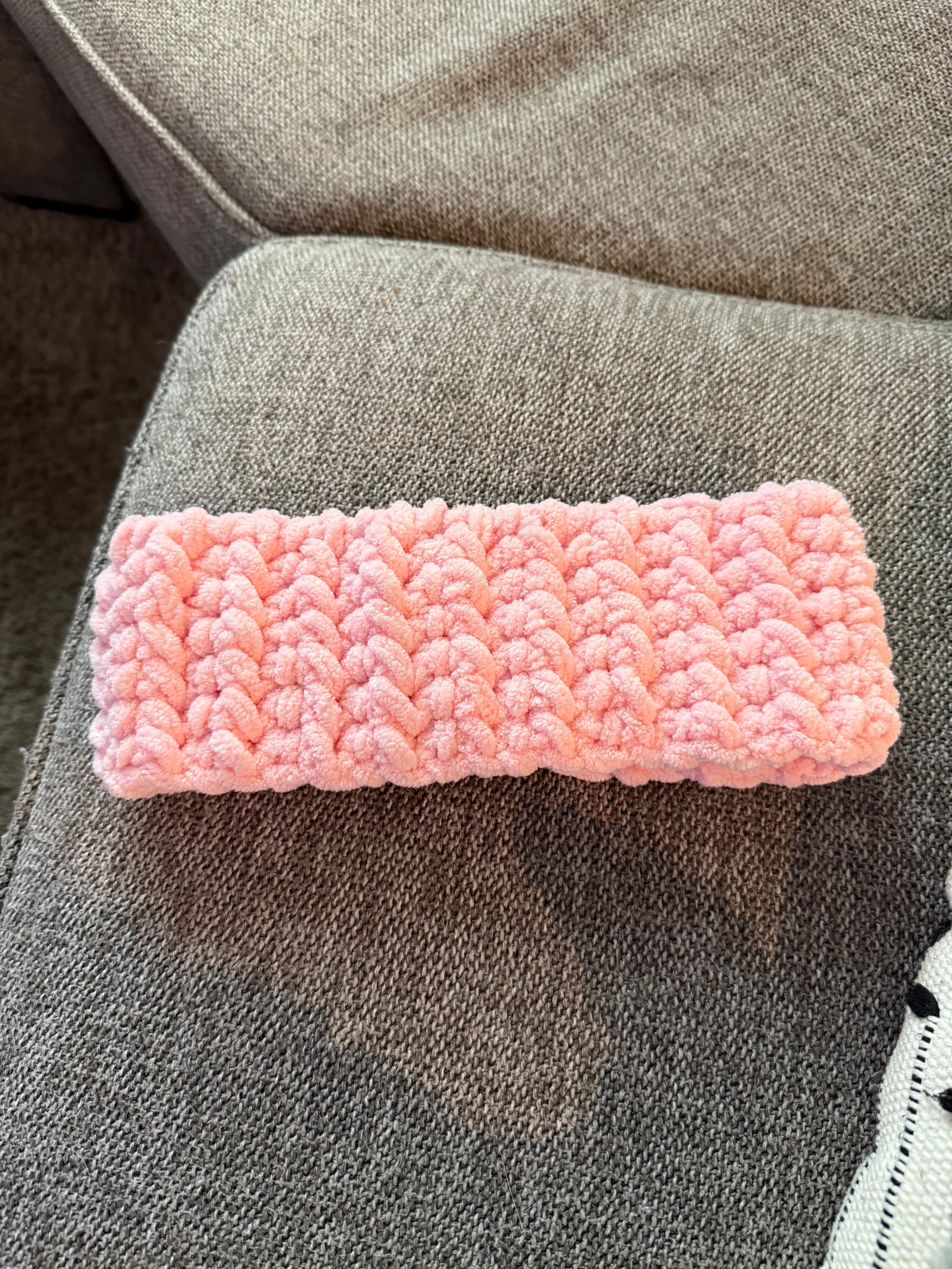 Hand-made crochet spa headband in collaboration with Elisamauriedesigns